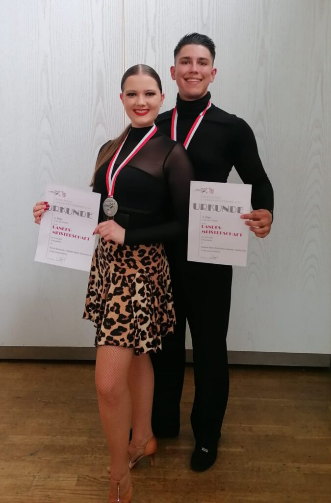 Hanna Schermuly und Raphael 
Schürmann-Valencia vom 
Tanzclub Blau-Orange Weilburg,
Hessische Vize-Meister 2026
(Hauptgruppe D-Latein)